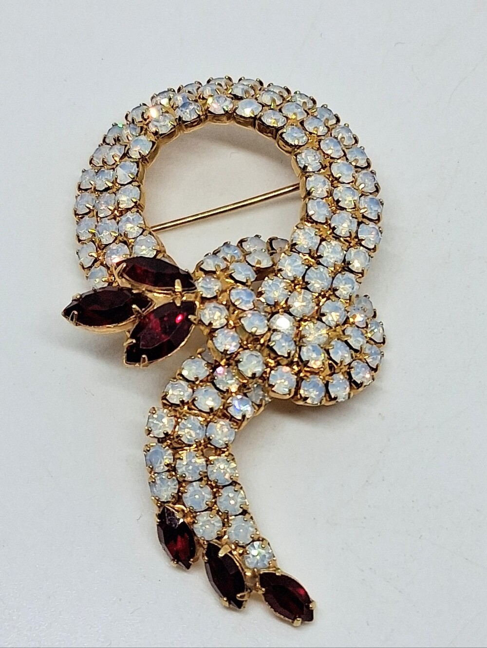 * Vintage Unsigned Opalescent And Ruby Red Rhinestones Bow Ribbon Pin Brooch